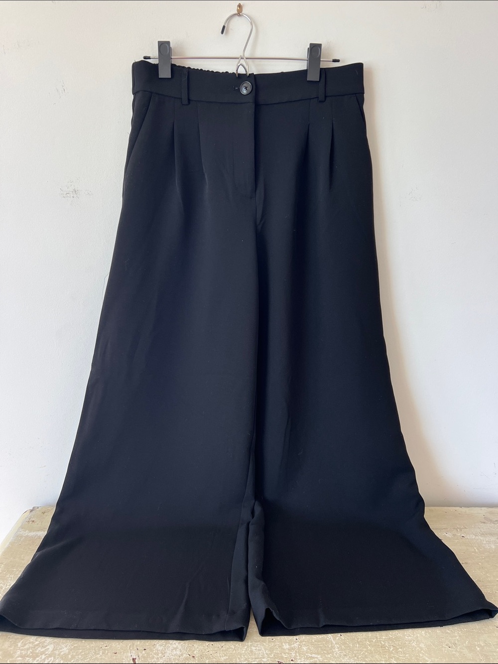 LOFT Versa Wide Leg Pleated Black Crepe Trousers Size 6